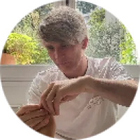 Jimmy Konietzko, reflexologue à Paris-11