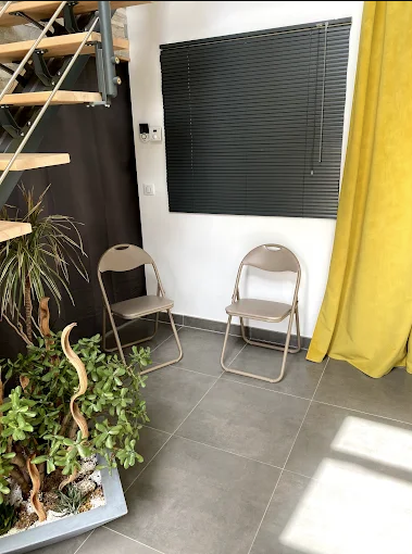 Photo numéro 2 de la galerie de Myriam Joubert : . Prendre RDV