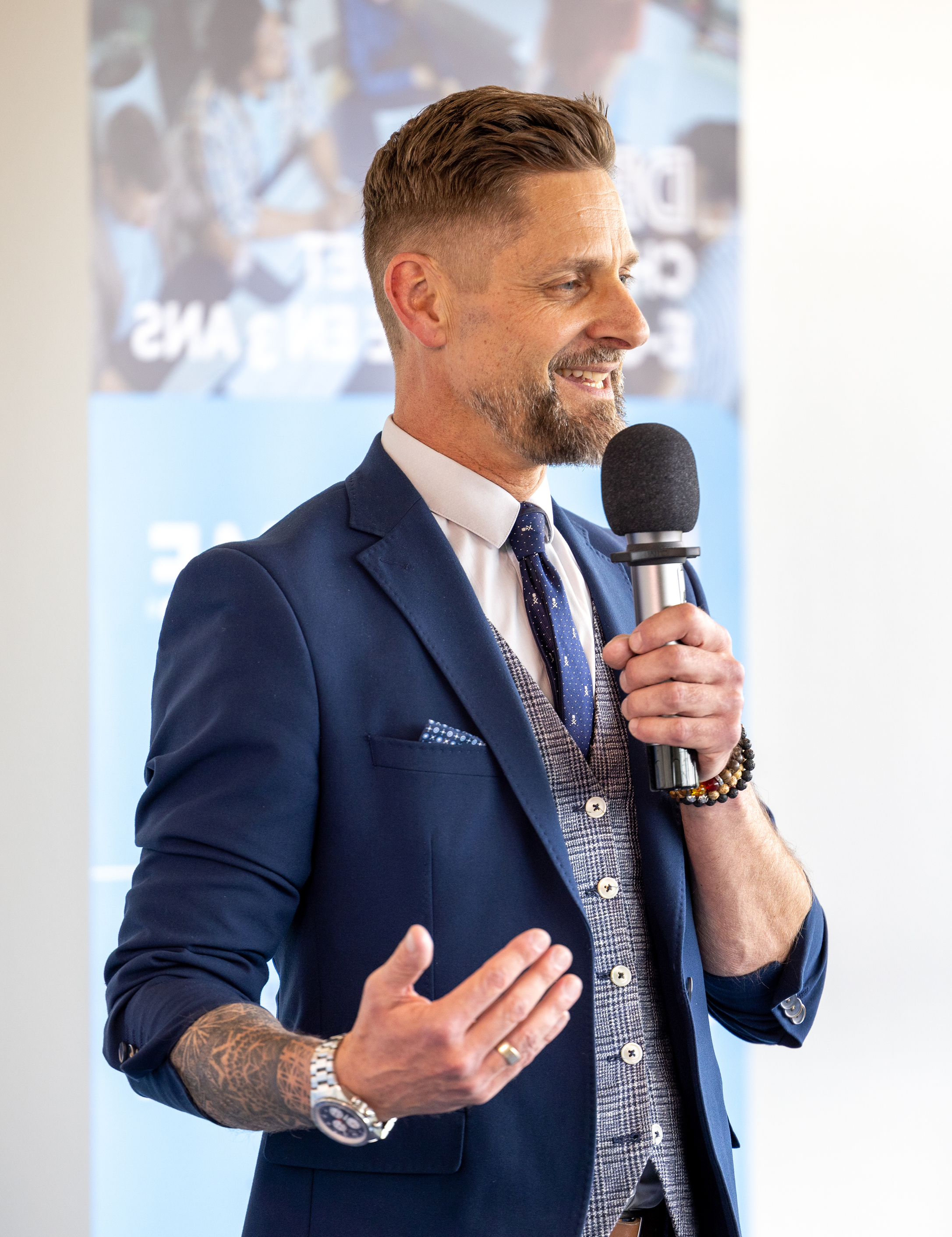 Photo numéro 3 de la galerie de Vincent Monmousseau : . Prendre RDV