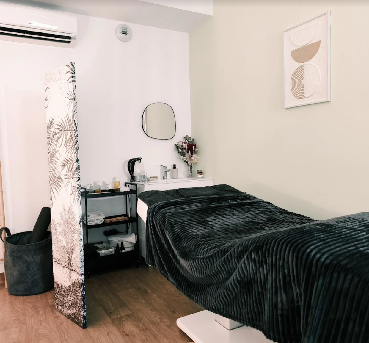 Photo numéro 3 de la galerie de Sandy VUILLAUME : Masseur bien-être à Champagne-au-Mont-d'Or. Prendre RDV