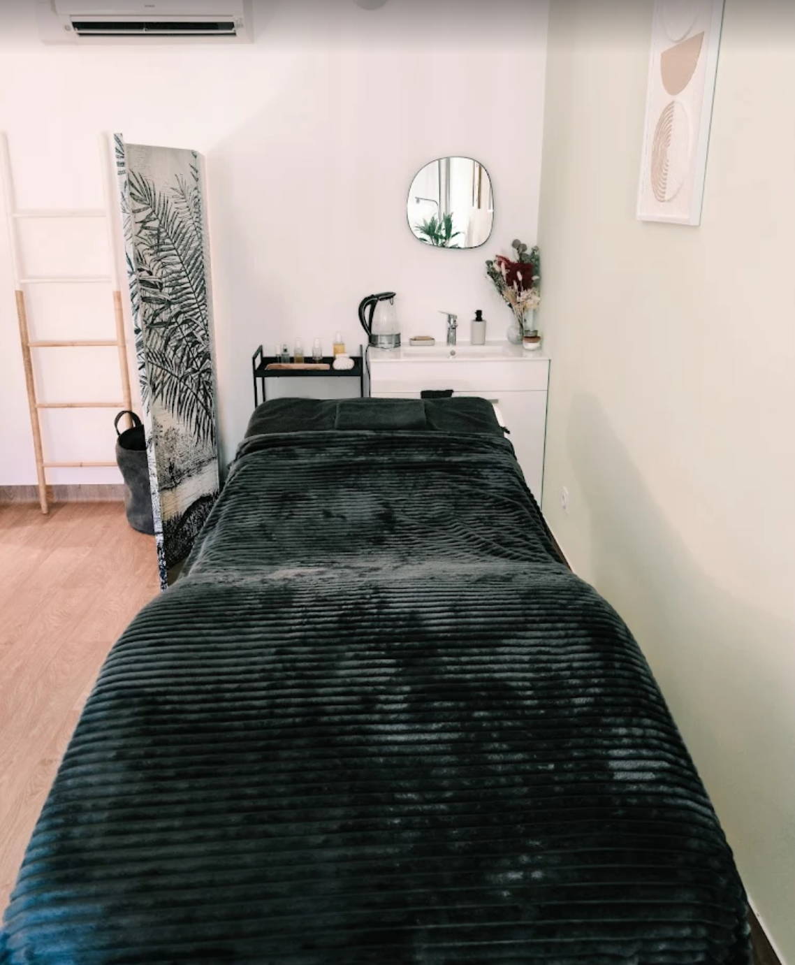 Photo numéro 4 de la galerie de Sandy VUILLAUME : Masseur bien-être à Champagne-au-Mont-d'Or. Prendre RDV