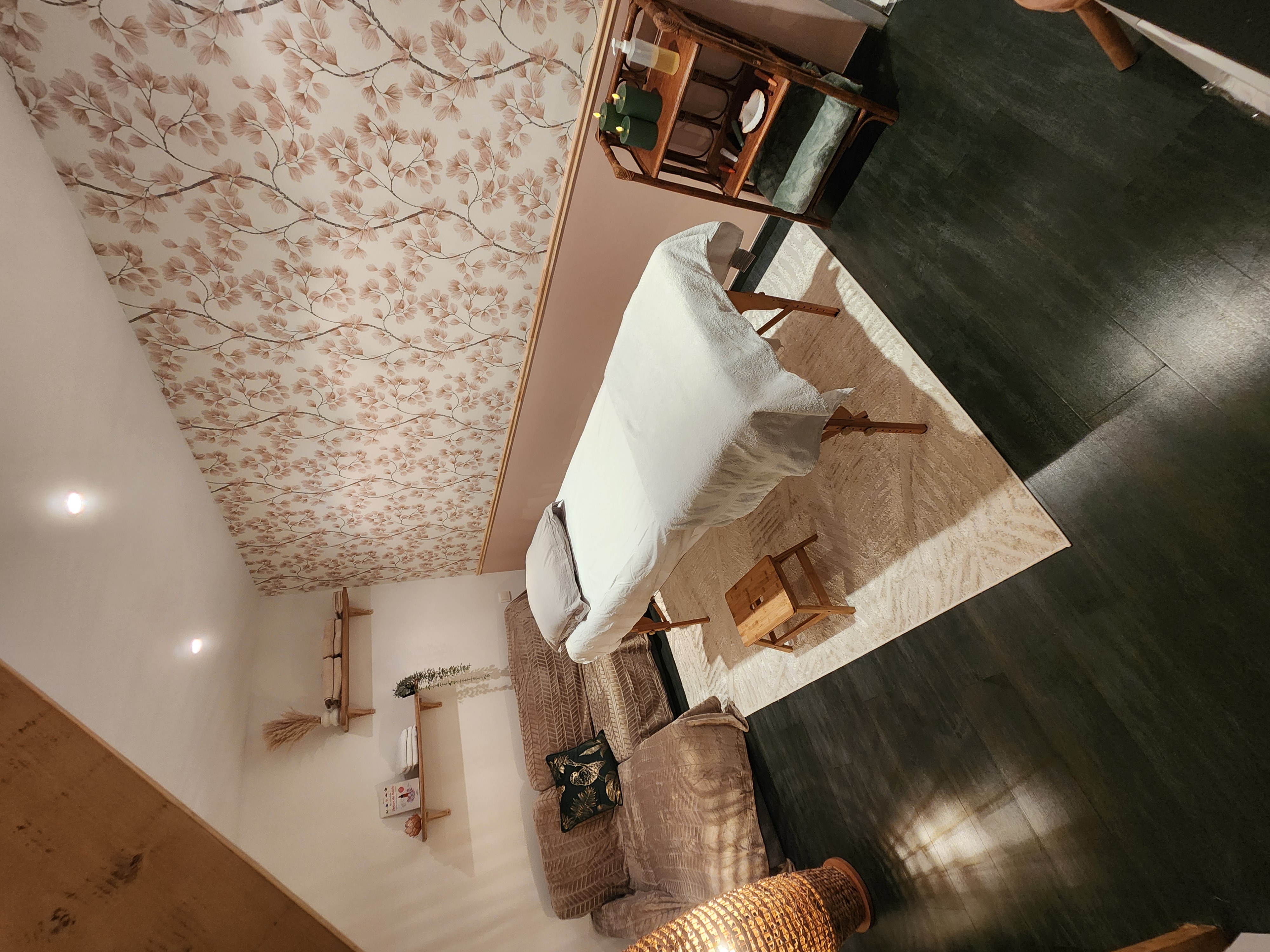 Photo numéro 1 de la galerie de Aurore Chatillon : Masseur bien-être à Saint-Aulaire. Prendre RDV