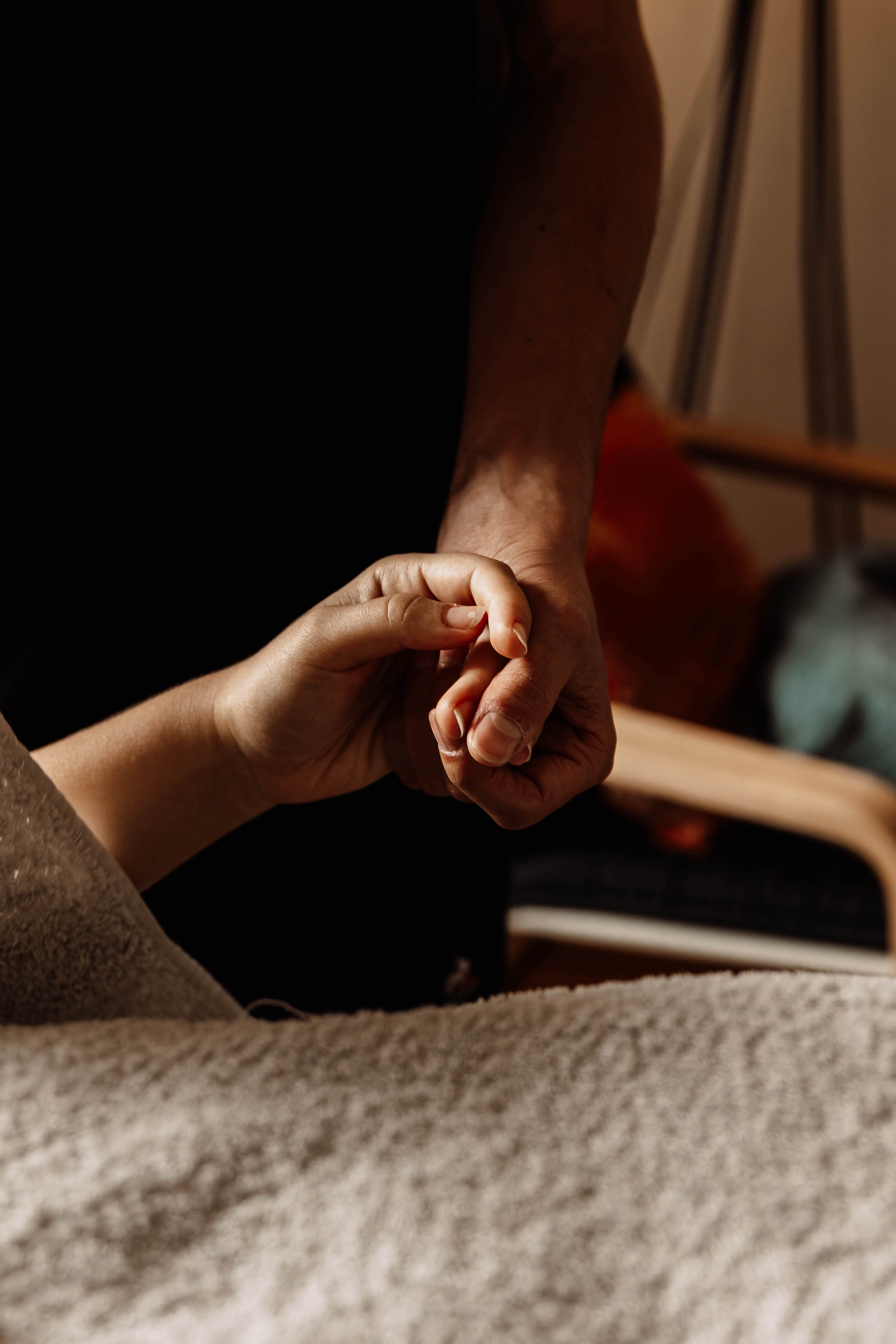Photo numéro 2 de la galerie de Théodore Dhénain : Masseur bien-être à Villeurbanne. Prendre RDV