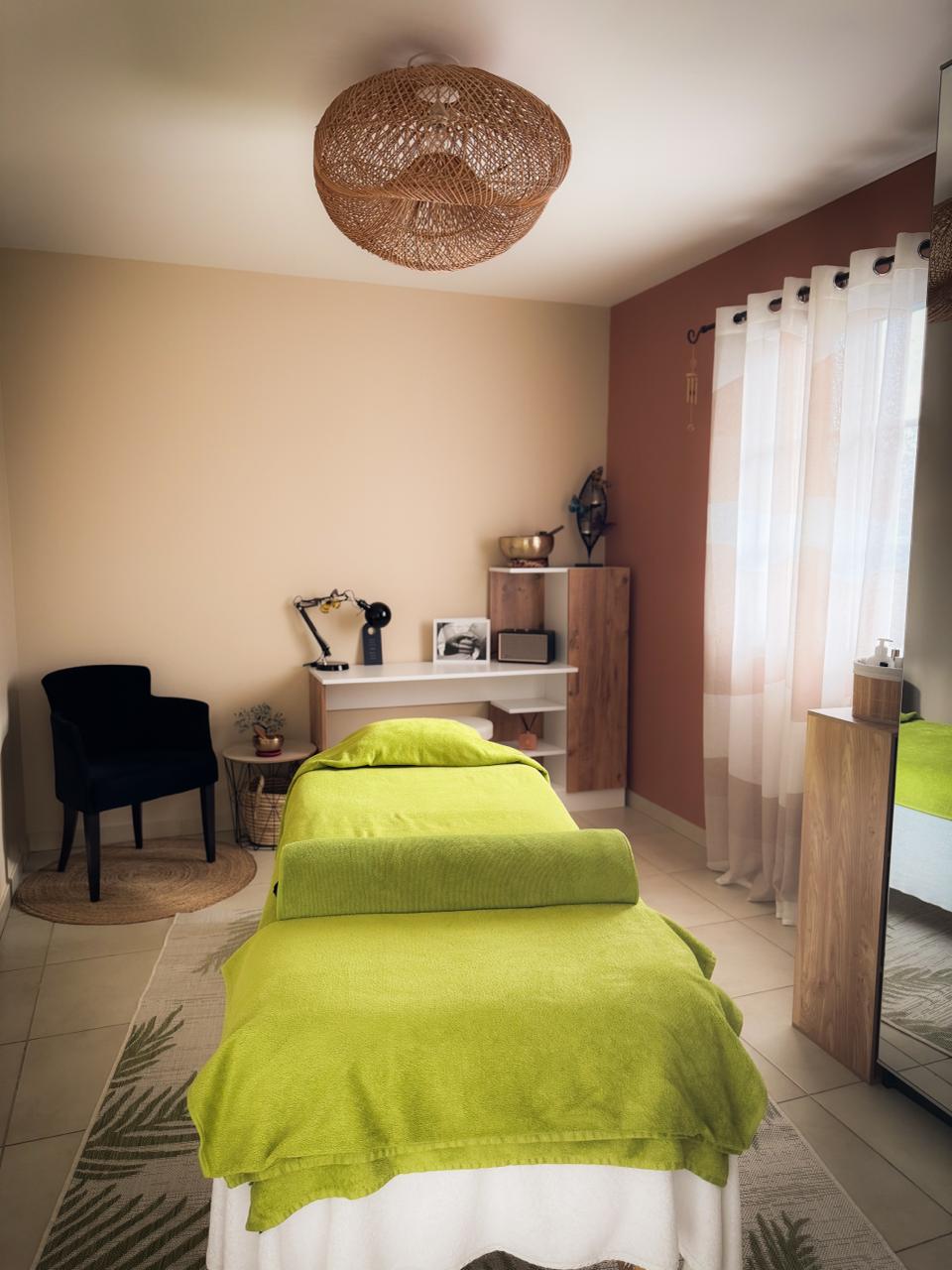 Photo numéro 6 de la galerie de Virginie Carbonnel : Masseur bien-être à Môle. Prendre RDV