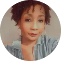  Leïla      Aidara  ,  à Lyon