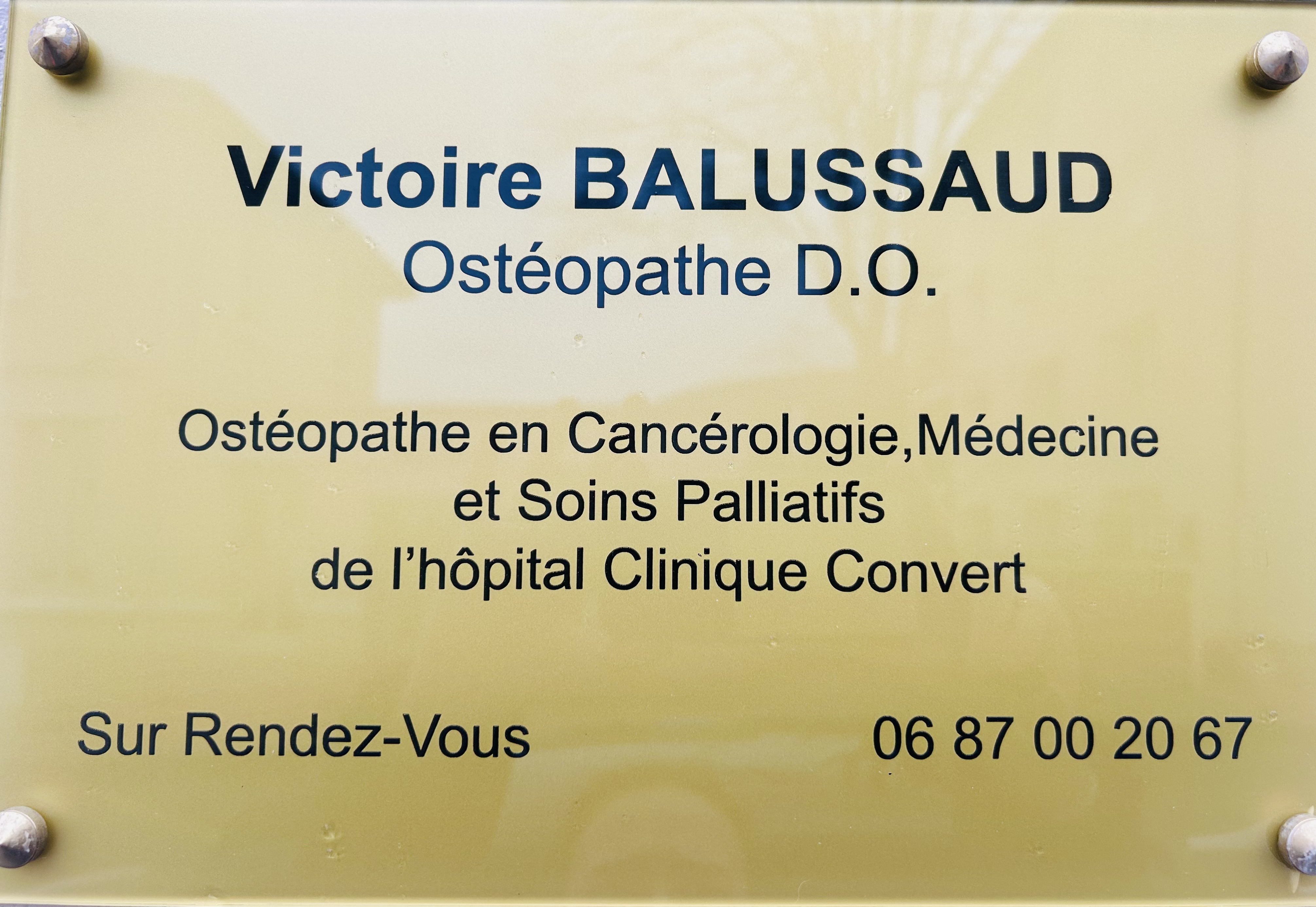 Photo numéro 2 de la galerie de Victoire Balussaud : . Prendre RDV
