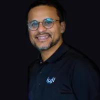 Uriel Andriamanantsara, coach-en-developpement-personnel à Doubs-25