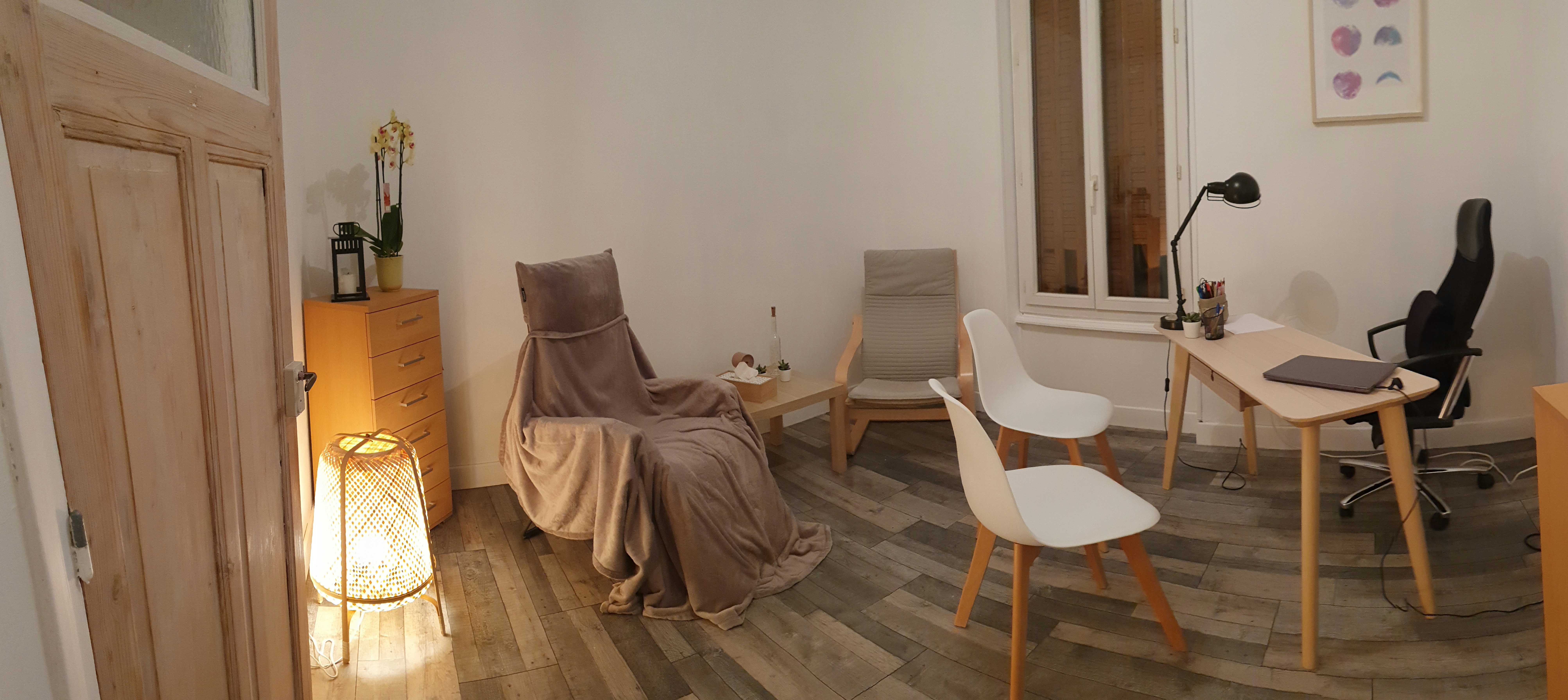 Photo numéro 1 de la galerie de Aude Zapater : Hypnothérapeute à Riom. Prendre RDV