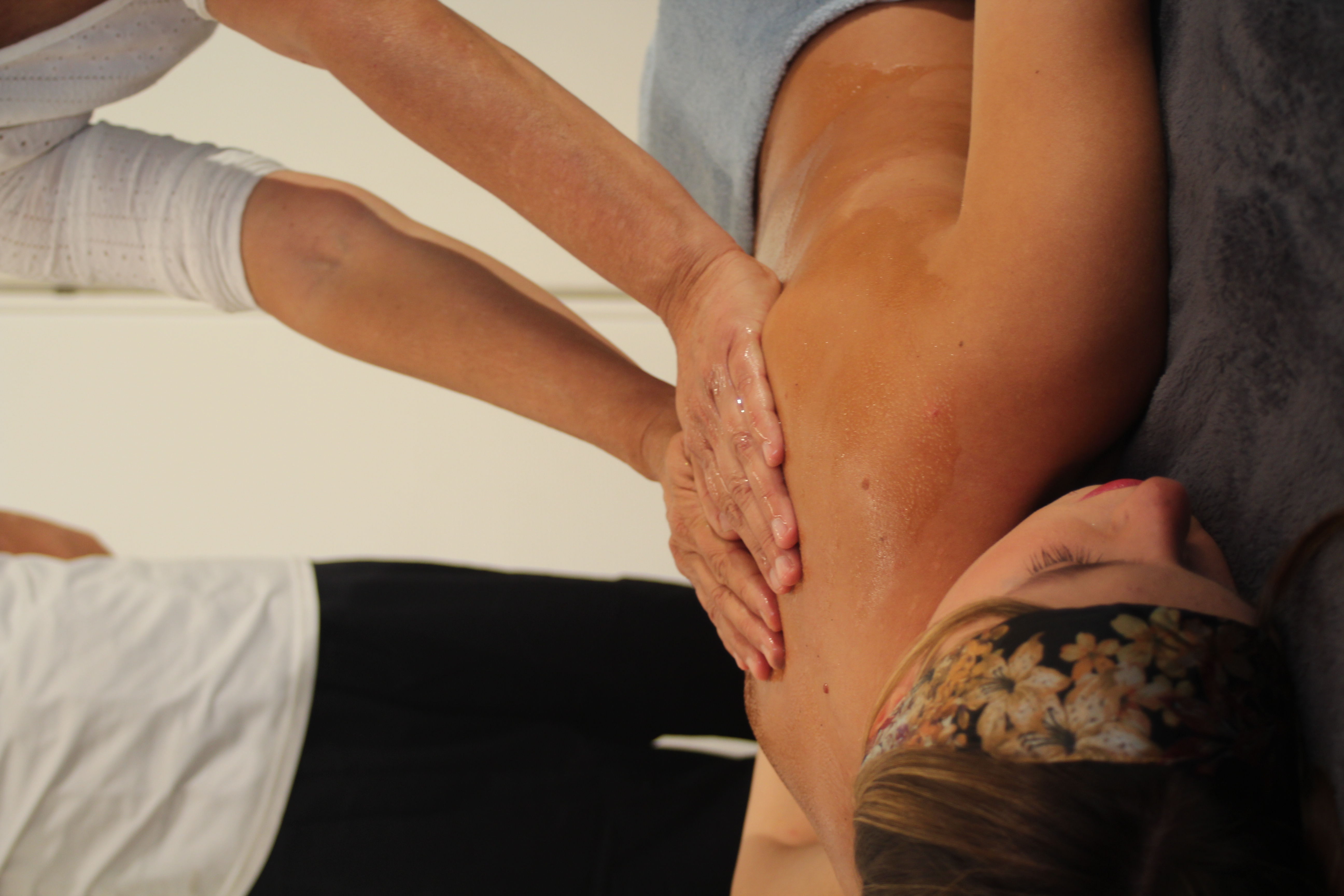 Photo numéro 2 de la galerie de Ana Clara : Masseur bien-être à Boulogne-Billancourt. Prendre RDV