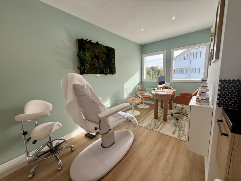 Photo numéro 2 de la galerie de Héloïse - Addicto Stop Laser Angoulême : Réflexologue à Angoulême. Prendre RDV