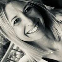  Laetitia   Estournel  ,  à Lyon