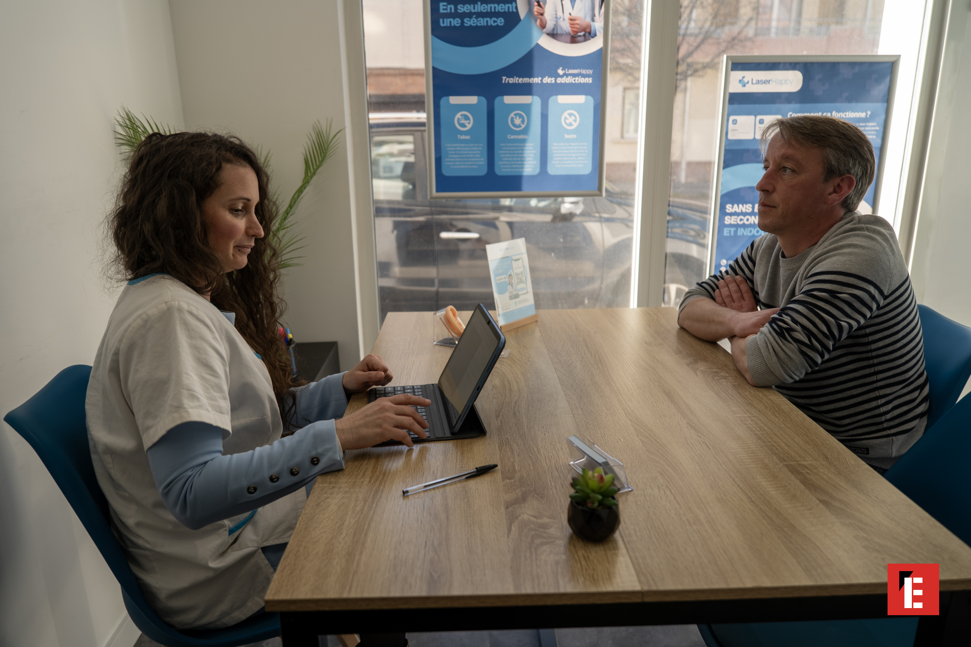 Photo numéro 7 de la galerie de Laserhappy Toulouse - Laser Anti Tabac Et Addictions : Réflexologue à Toulouse. Prendre RDV