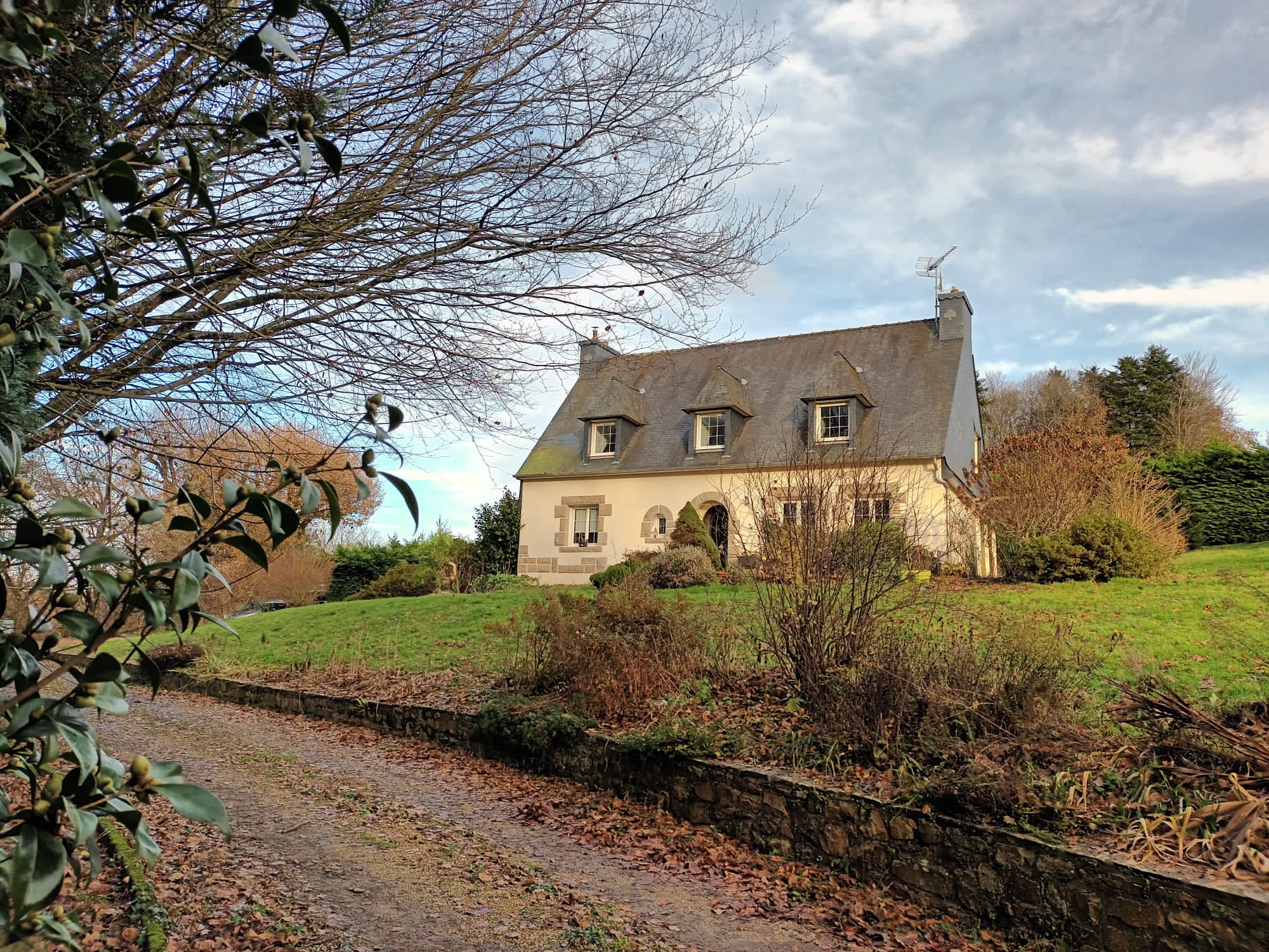 Photo numéro 1 de la galerie de Laury Pege-Caro : Ostéopathe à Caouënnec-Lanvézéac. Prendre RDV