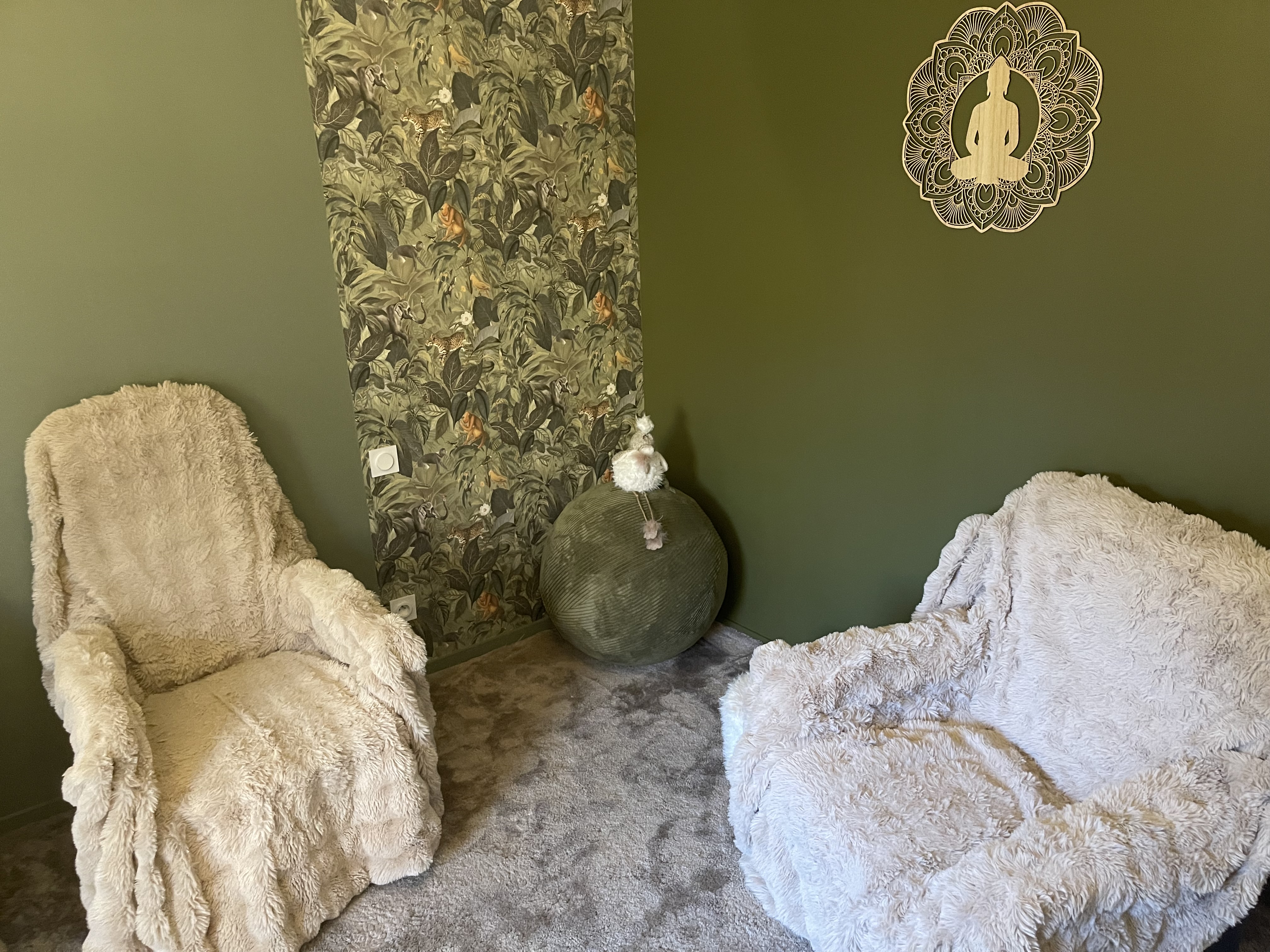 Photo numéro 1 de la galerie de Karine Mens : . Prendre RDV