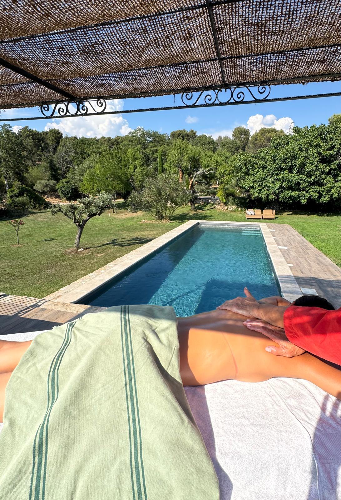 Photo numéro 3 de la galerie de Helene Sagnard : Masseur bien-être à Venasque. Prendre RDV