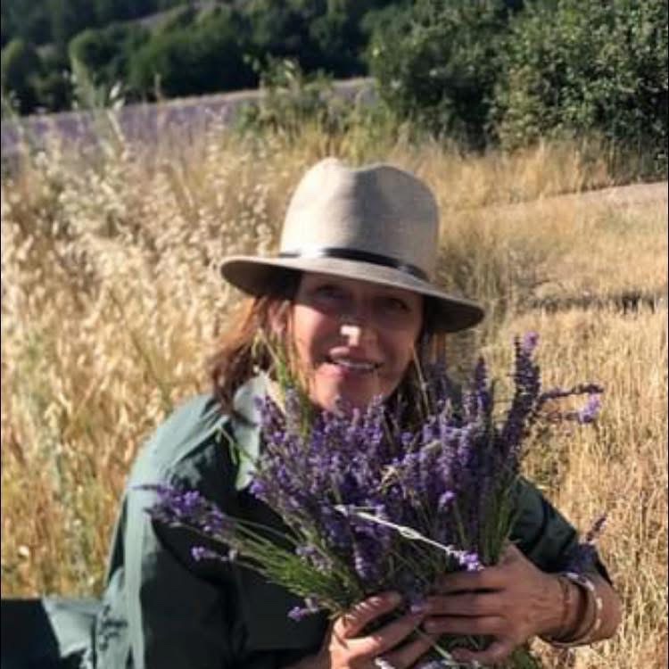 Photo numéro 10 de la galerie de Helene Sagnard : Masseur bien-être à Venasque. Prendre RDV