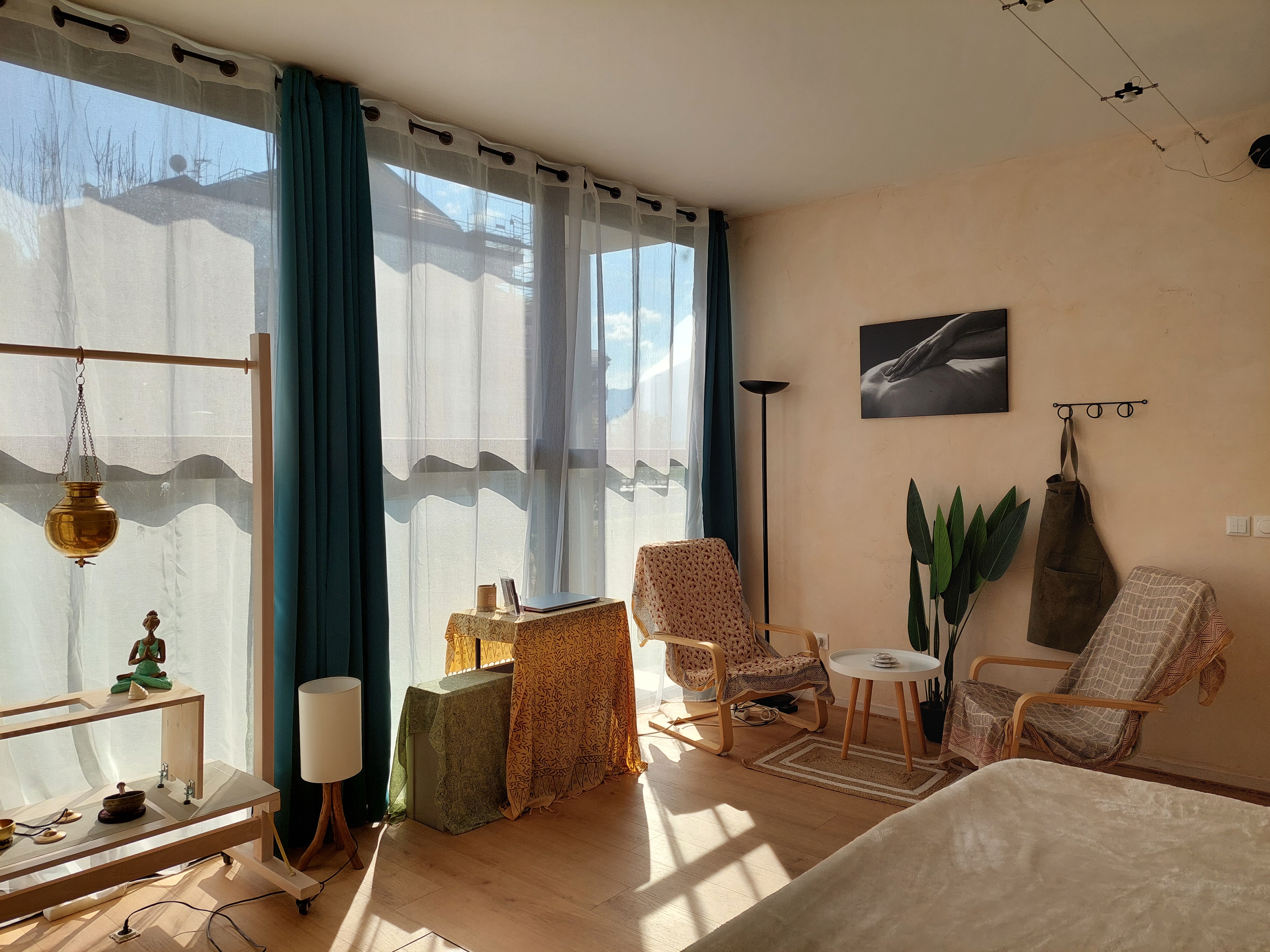 Photo numéro 4 de la galerie de Estelle Labbe : Masseur bien-être à Aix-les-Bains. Prendre RDV
