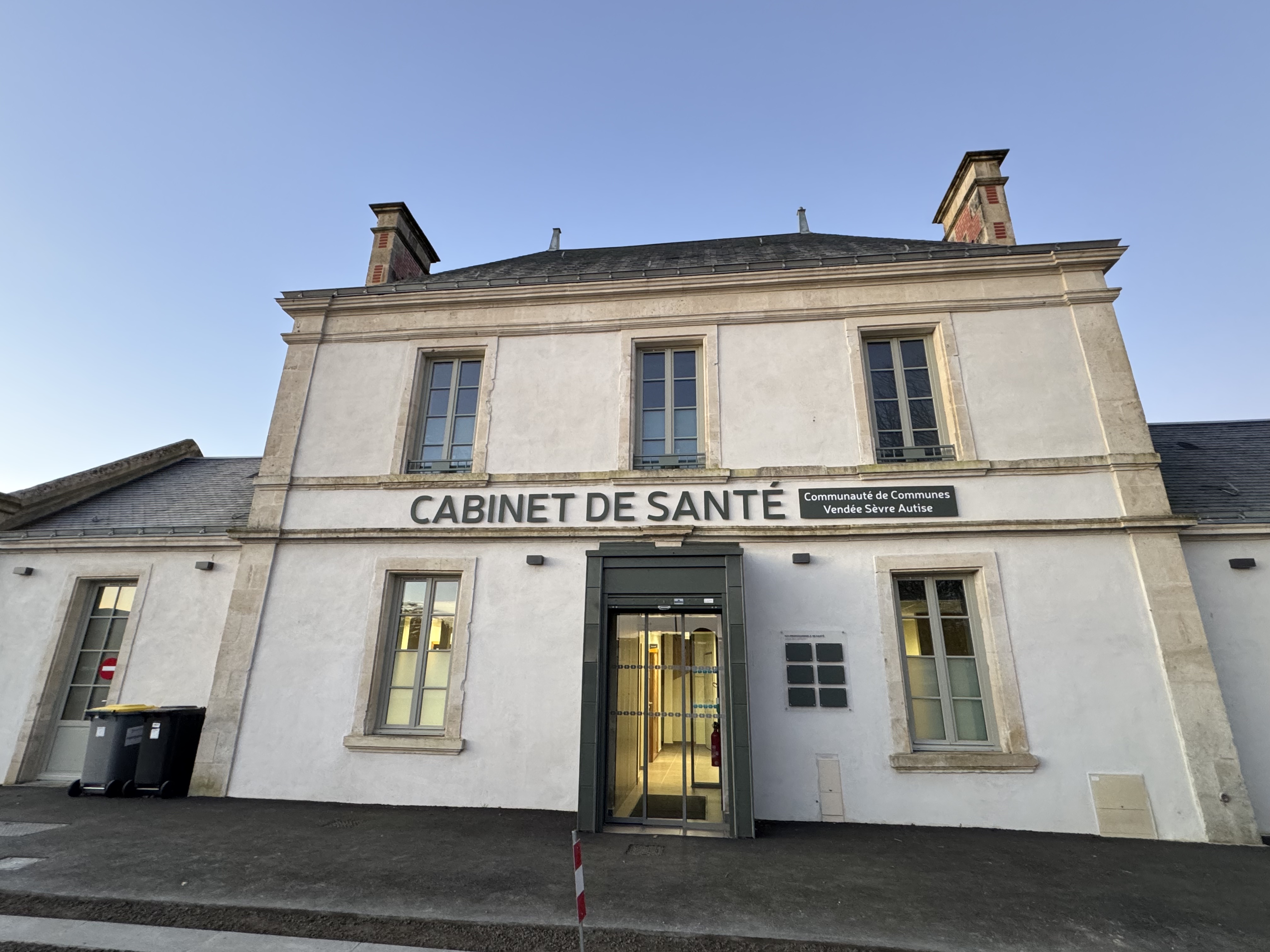 Photo numéro 1 de la galerie de Leena Thaver : Ostéopathe à Vix. Prendre RDV
