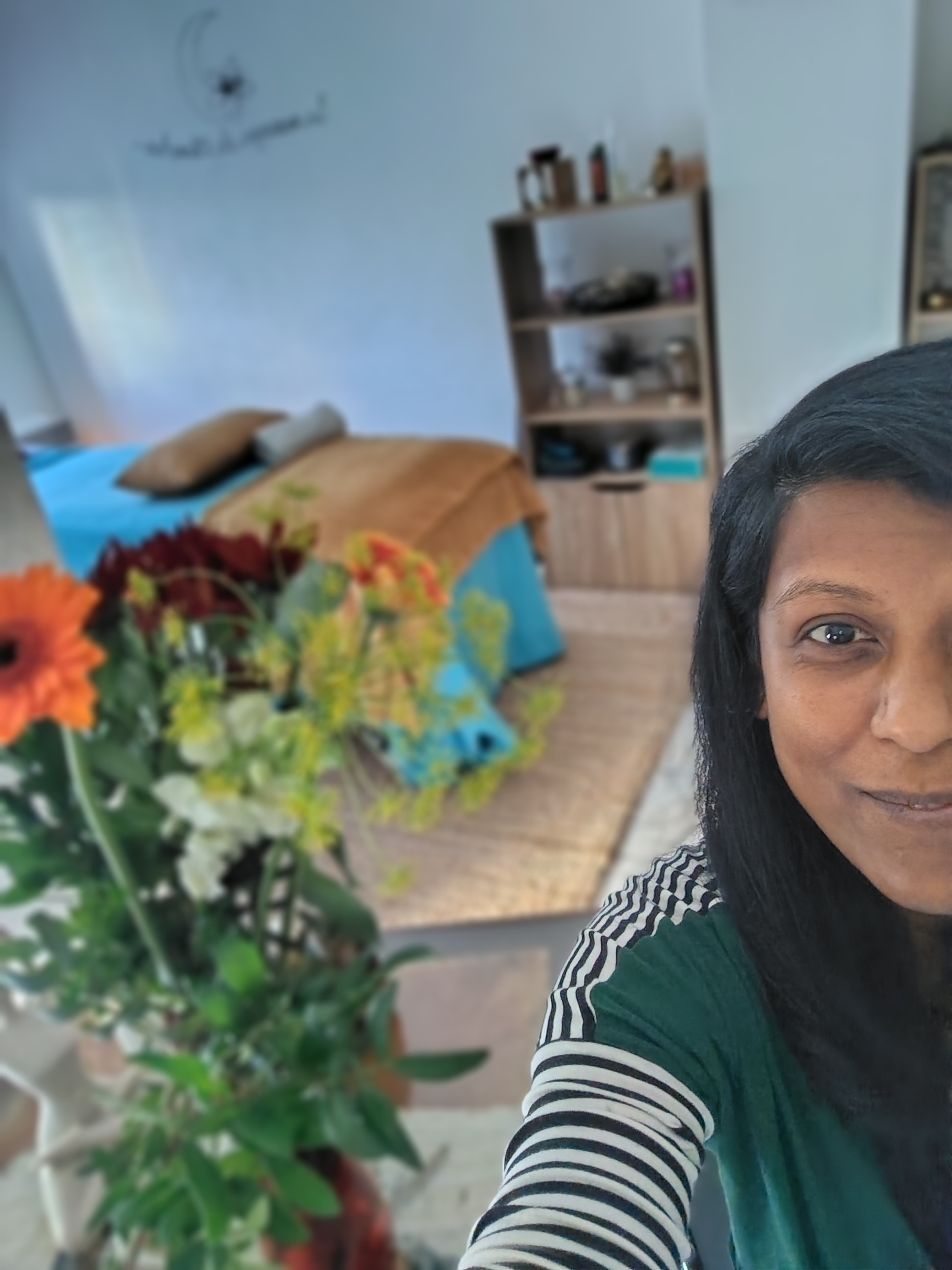 Photo numéro 2 de la galerie de Chandranee La Rosa : Masseur bien-être à Istres. Prendre RDV