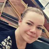  Emilie   Regnier  ,   à Le Mené 