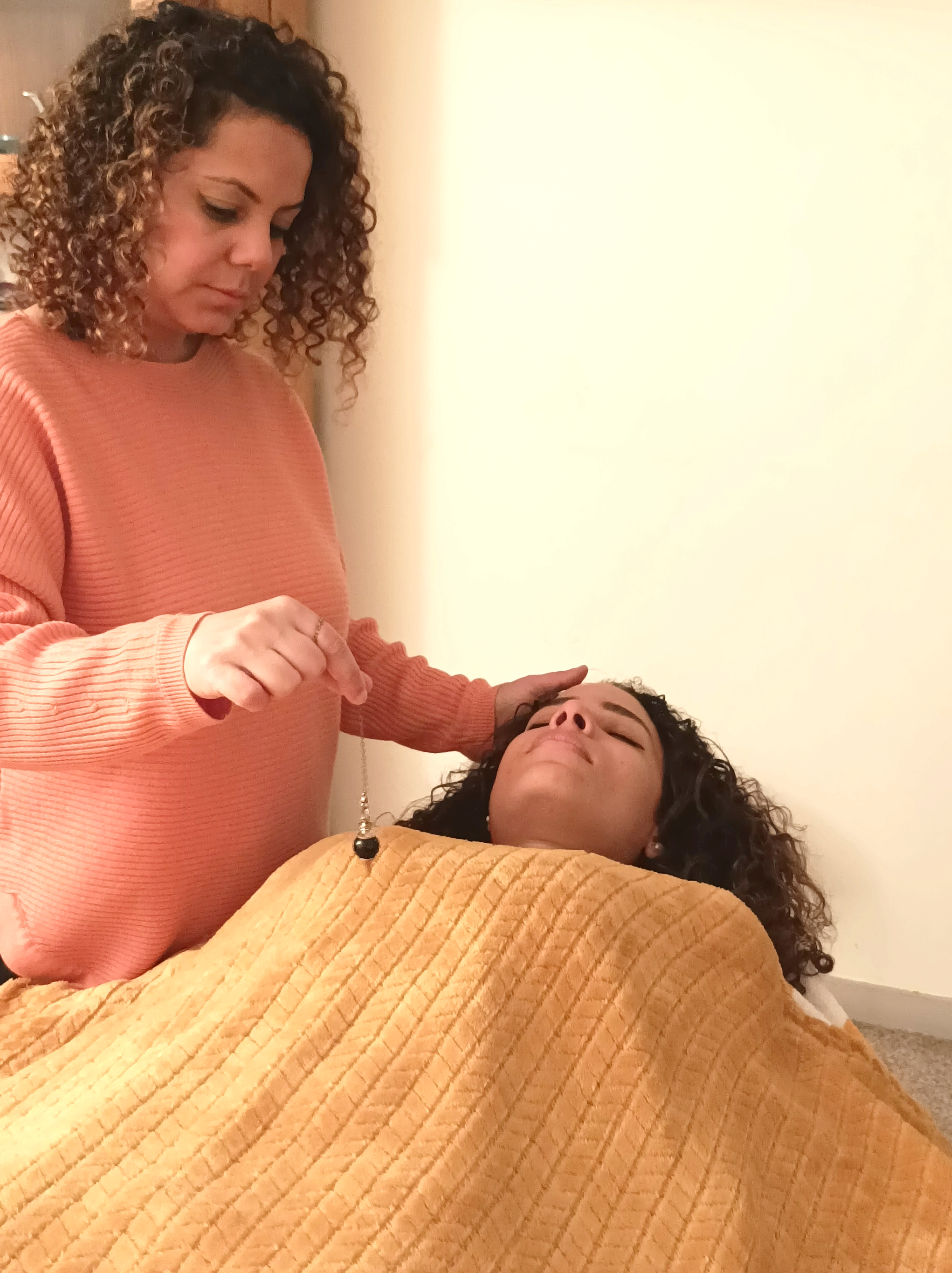 Photo numéro 1 de la galerie de Nadia Ghadi : Masseur bien-être à Clichy. Prendre RDV